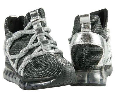 Linda / Сникеры