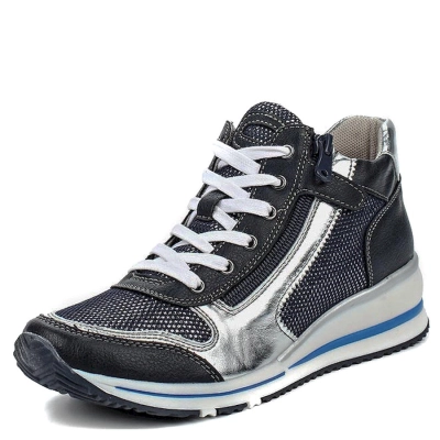 Betsy / Сникеры